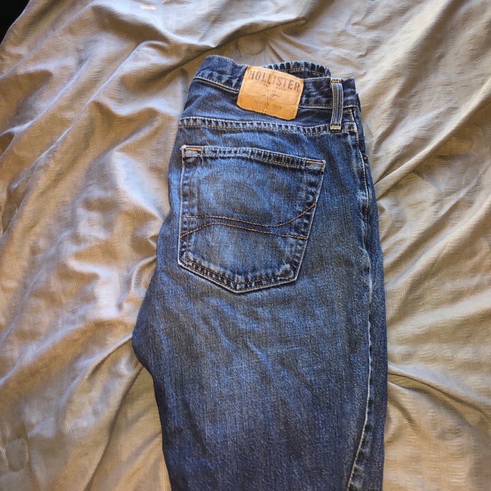 Blue Jeans. Hollister slim straight. Size 32-32
